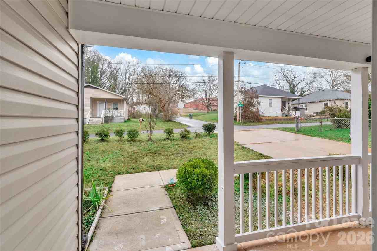 601 N Apple St - Photo 7 of 30