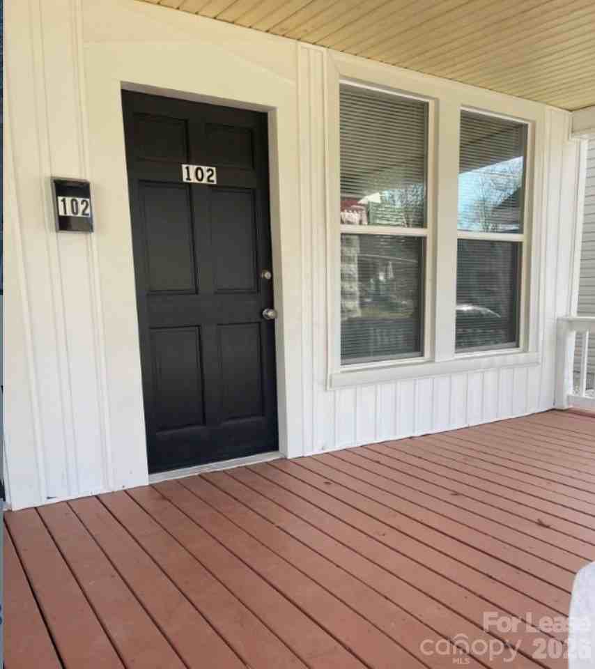 711 S Jackson St #102 - Photo 2 of 13