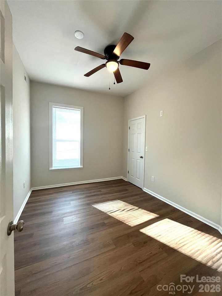 711 S Jackson St #102 - Photo 5 of 13