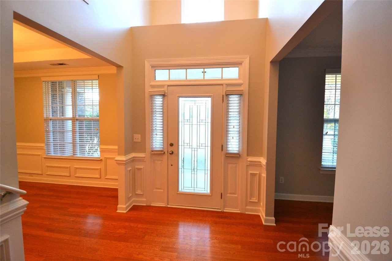 910 Springwood Dr - Photo 3 of 45