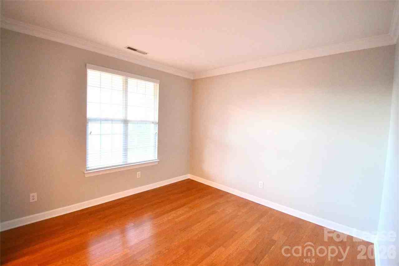 910 Springwood Dr - Photo 4 of 45