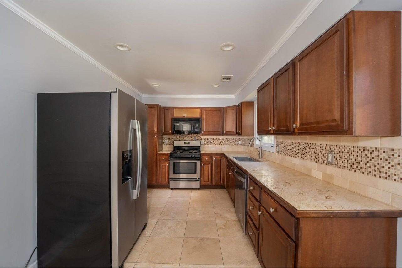 1737 Bozo Ln - Photo 7 of 21