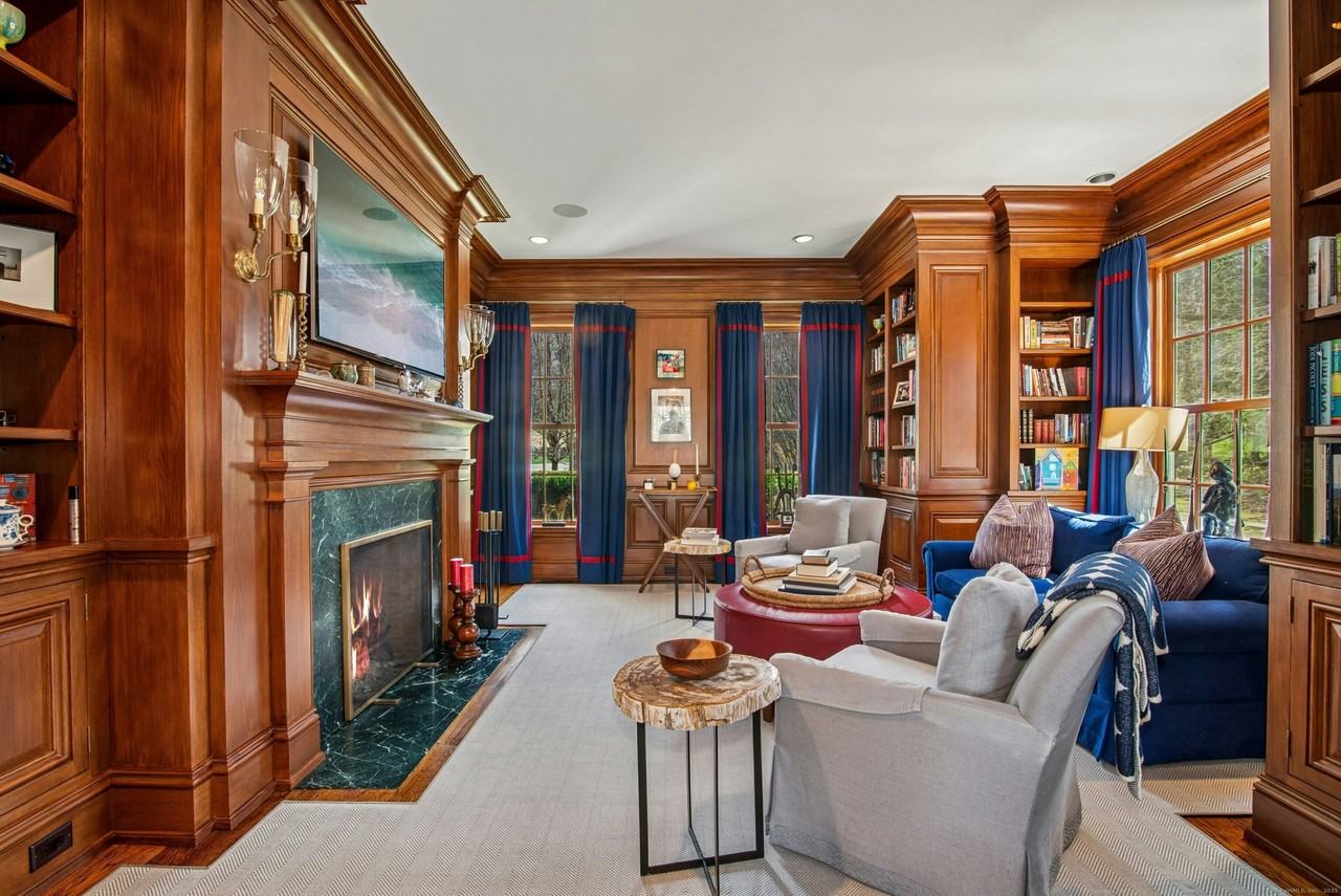 584 West Rd - Photo 5 of 33