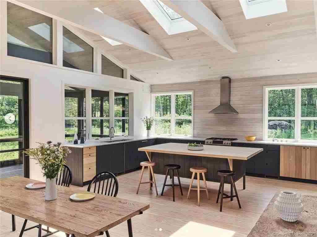 8 Chester Rd - Photo 5 of 28