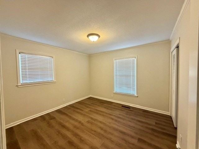 319 Daniel Cir - Photo 3 of 8