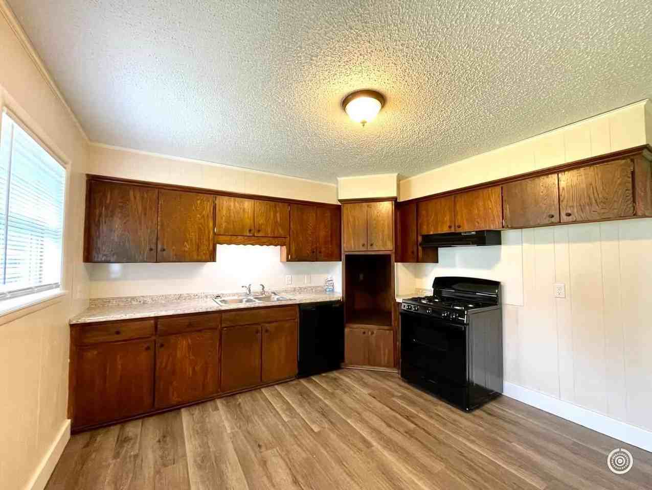 501 12th Ave Se #1 - Photo 2 of 16