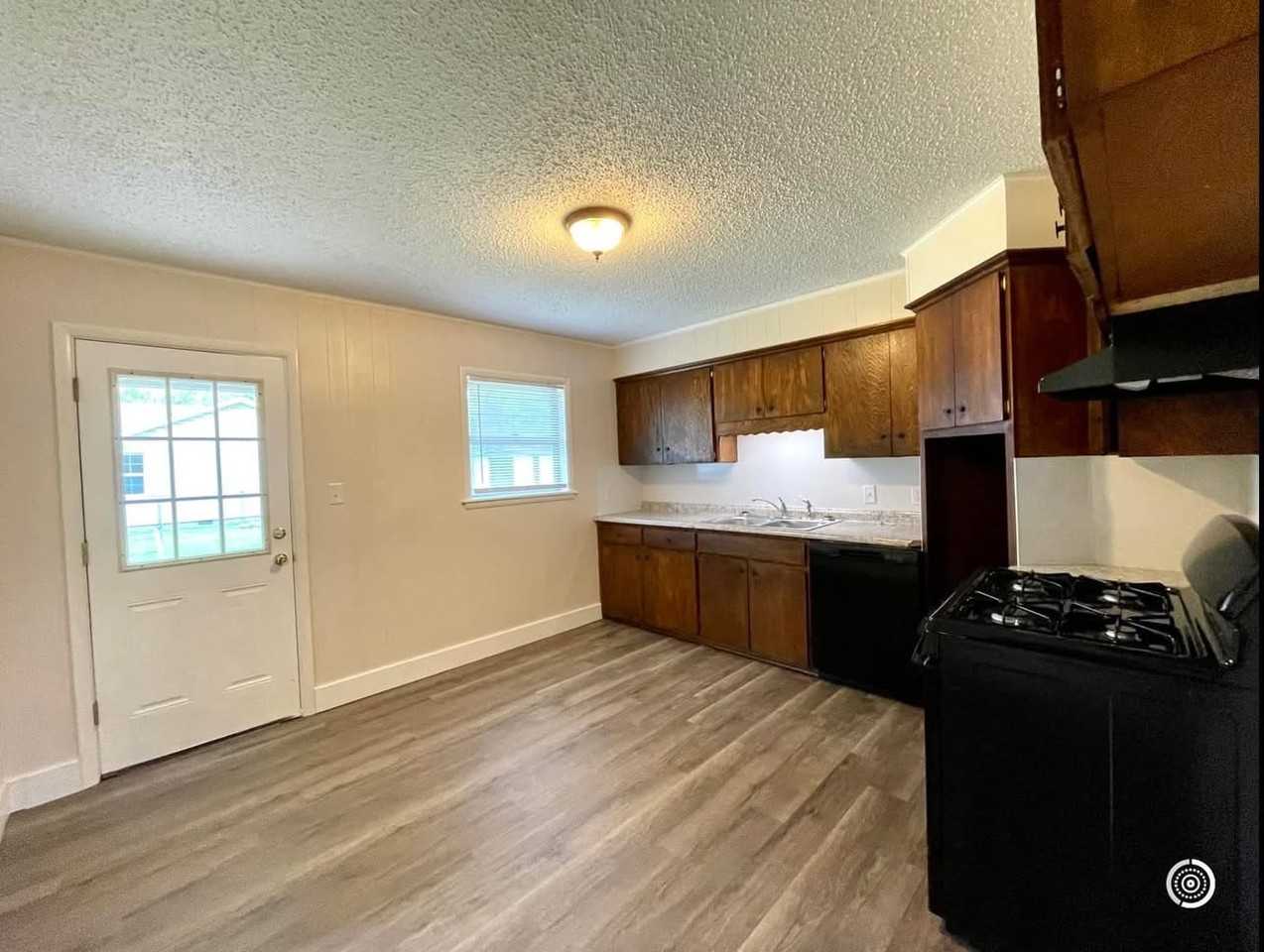 501 12th Ave Se #1 - Photo 4 of 16