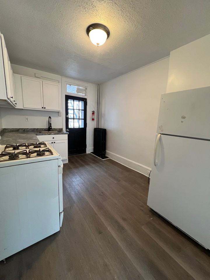 214 S 13th St 2nd Fl #2 - Photo 3 of 13