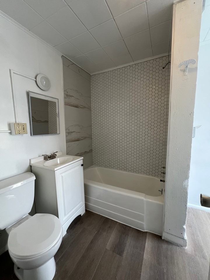 214 S 13th St 2nd Fl #2 - Photo 7 of 13