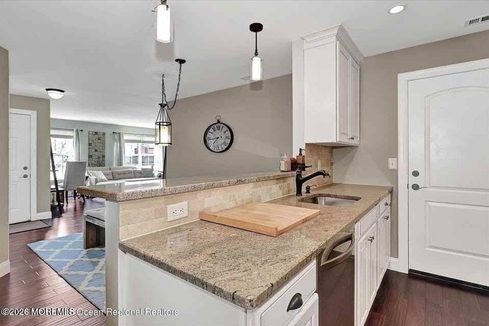 13 Racquet Rd - Photo 5 of 20