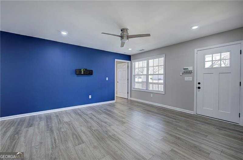 241 Mcintosh Ave Ne - Photo 5 of 38