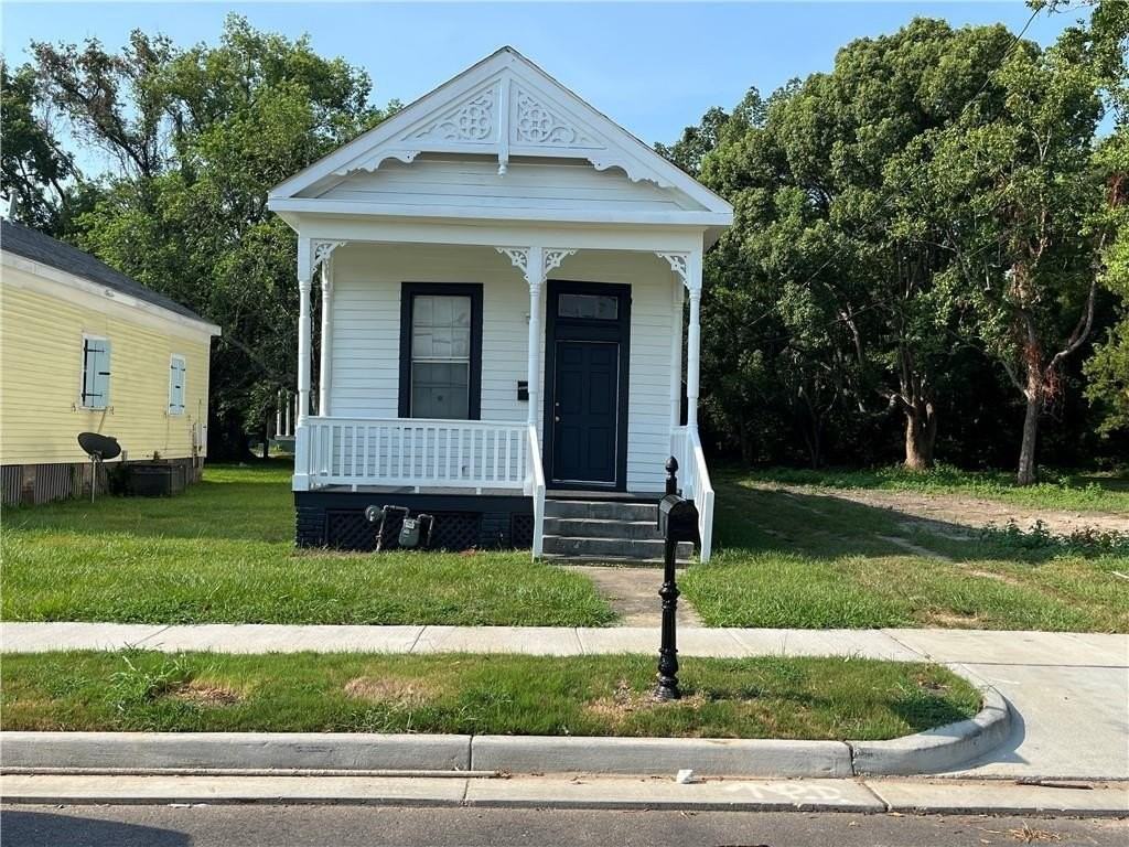 1003 Texas St - Photo 2 of 13