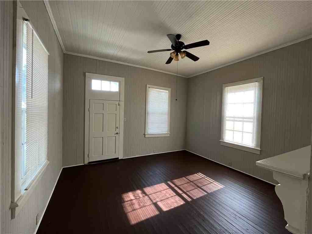 1003 Texas St - Photo 3 of 13