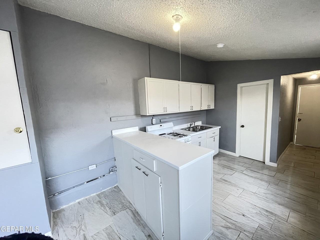 3425 Savannah Ave Unit B #B - Photo 3 of 33