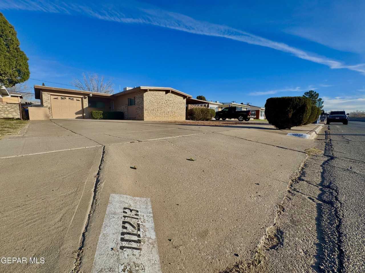 10213 Saigon Dr - Photo 3 of 29