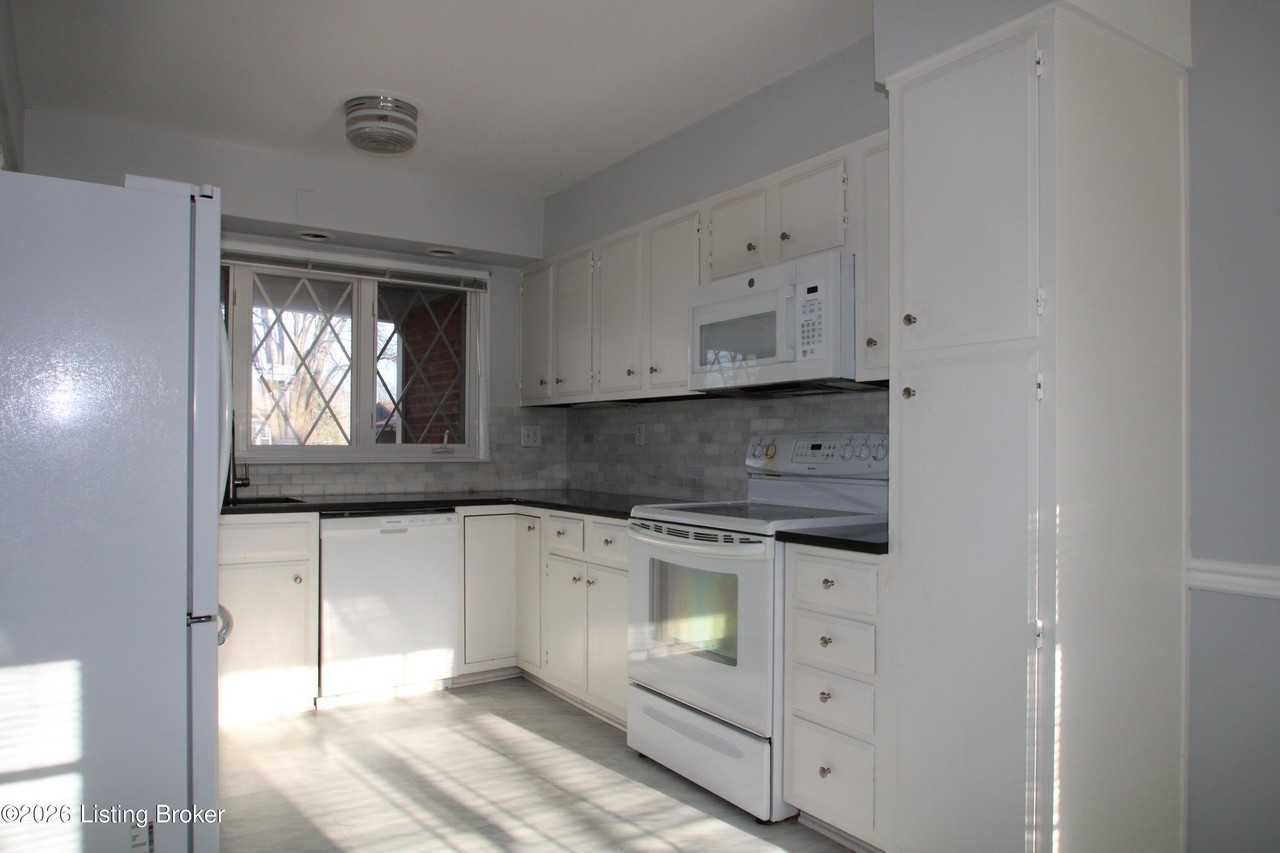 3026 Kaye Lawn Dr - Photo 5 of 20