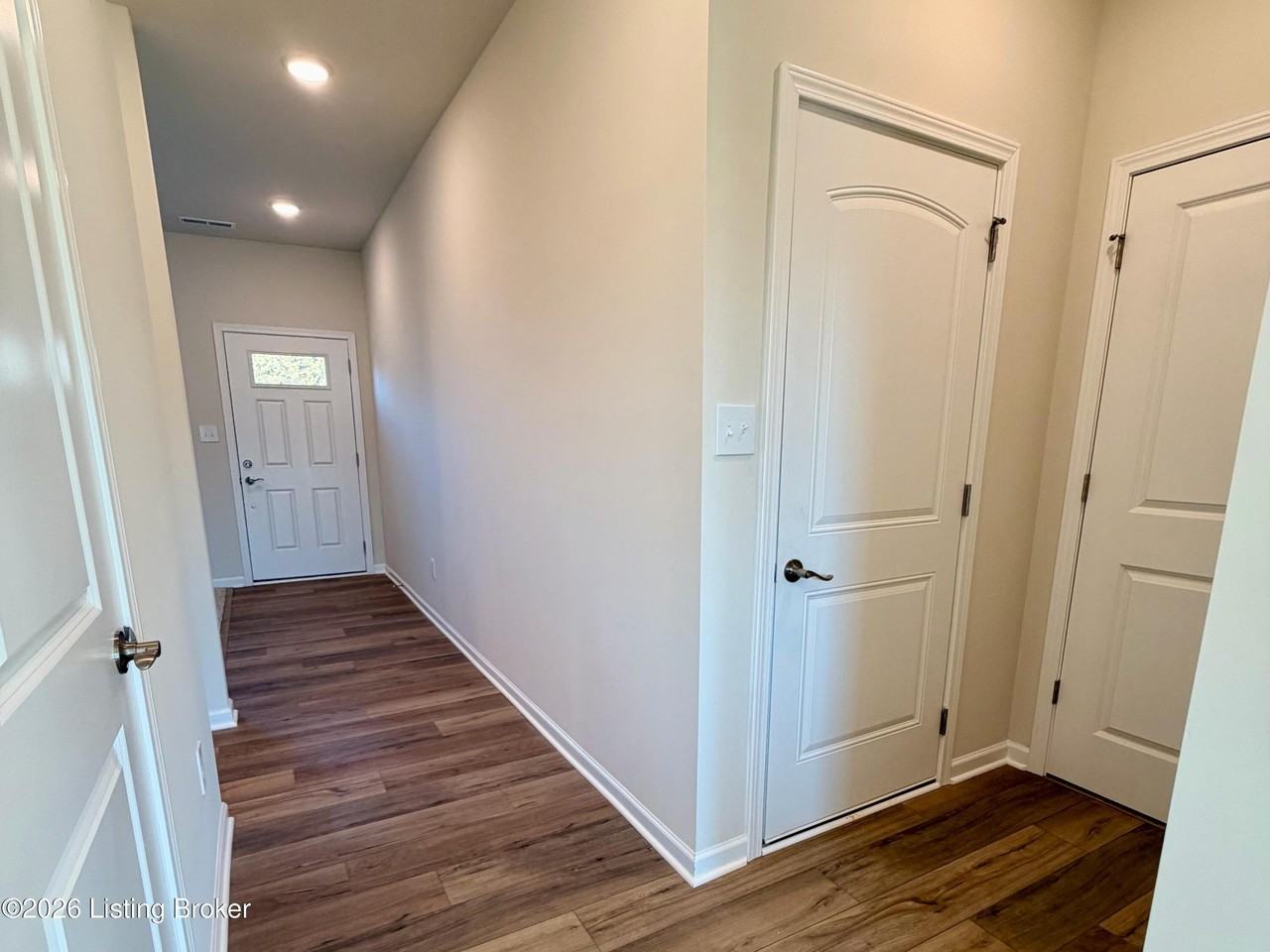 16901 Aiken Rd - Photo 4 of 20