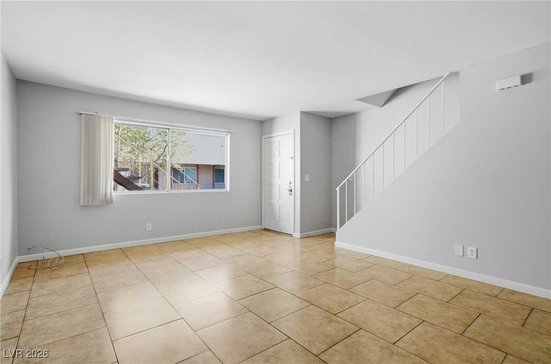 2896 Klinger Cir #3 - Photo 4 of 16