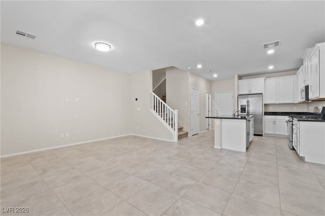 6243 Milford Sound St - Photo 2 of 33