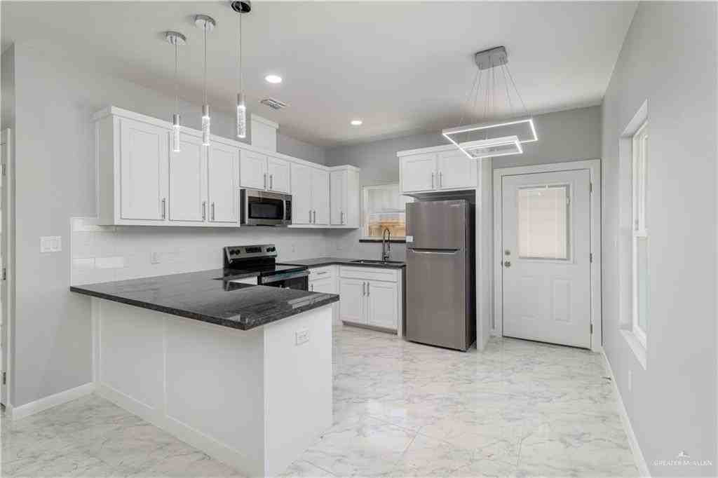 901 N Clarence Ave #2 - Photo 3 of 14