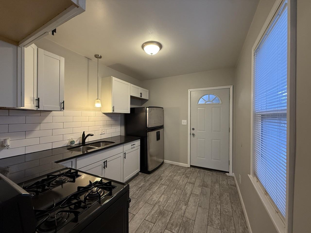 349 Westminster St - Photo 7 of 20