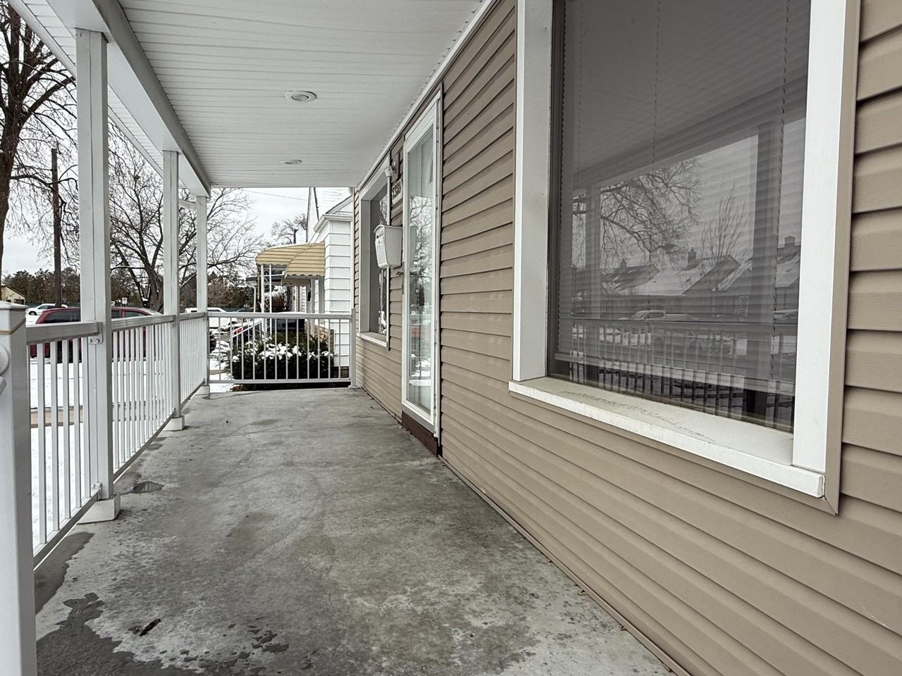 2328 Detroit Ave - Photo 3 of 10