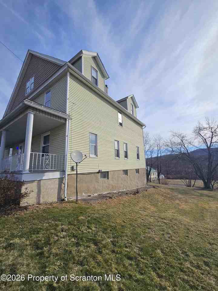 1044 John Ave - Photo 3 of 28