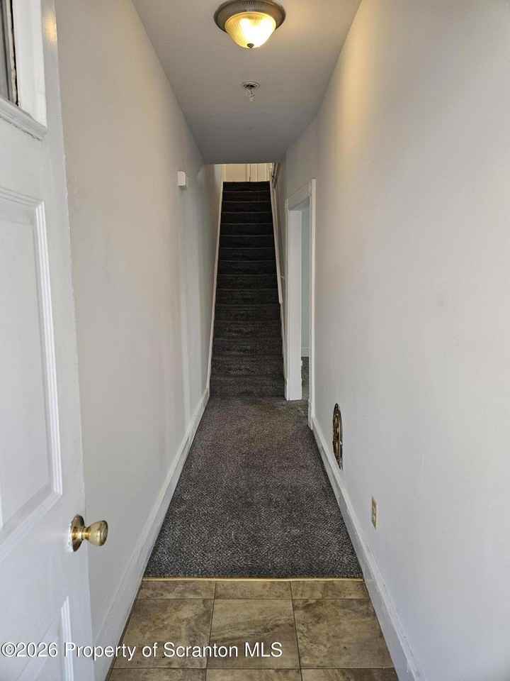 1044 John Ave - Photo 7 of 28