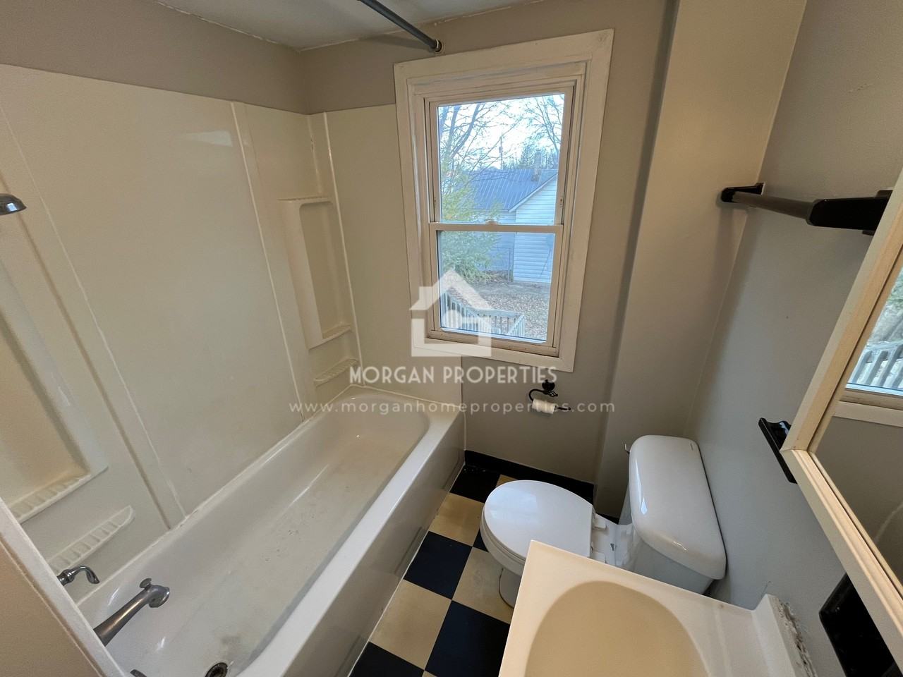 542 1/2 W Wilson Ave #1 - Photo 4 of 6