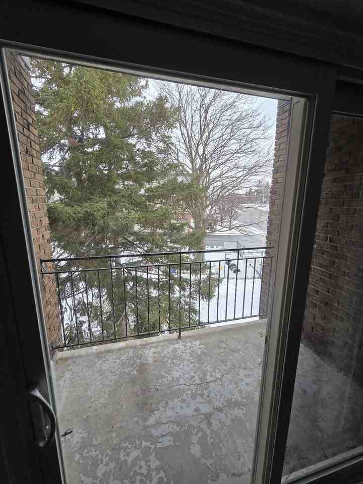 30 17-30 Westmount Road West #17 - Photo 5 of 13