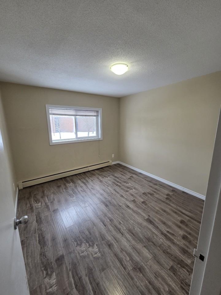 30 17-30 Westmount Road West #17 - Photo 6 of 13