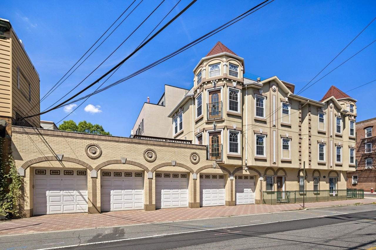 600 Grand St #2 - Photo 2 of 18