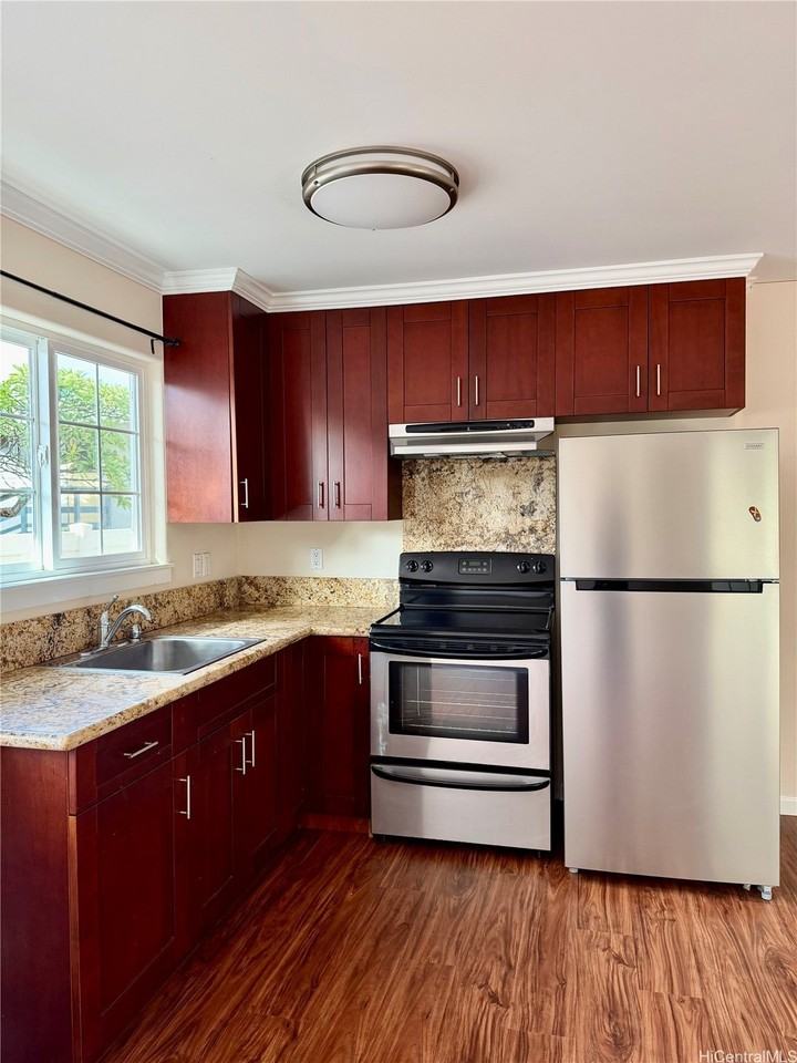 634 9th Ave Apt C - Photo 3 of 18