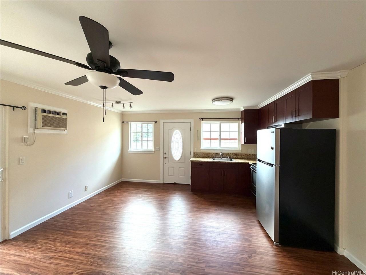 634 9th Ave Apt C - Photo 4 of 18