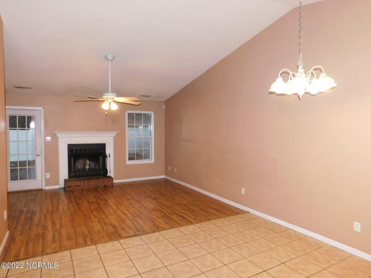 133 Village Ct - Photo 5 of 19