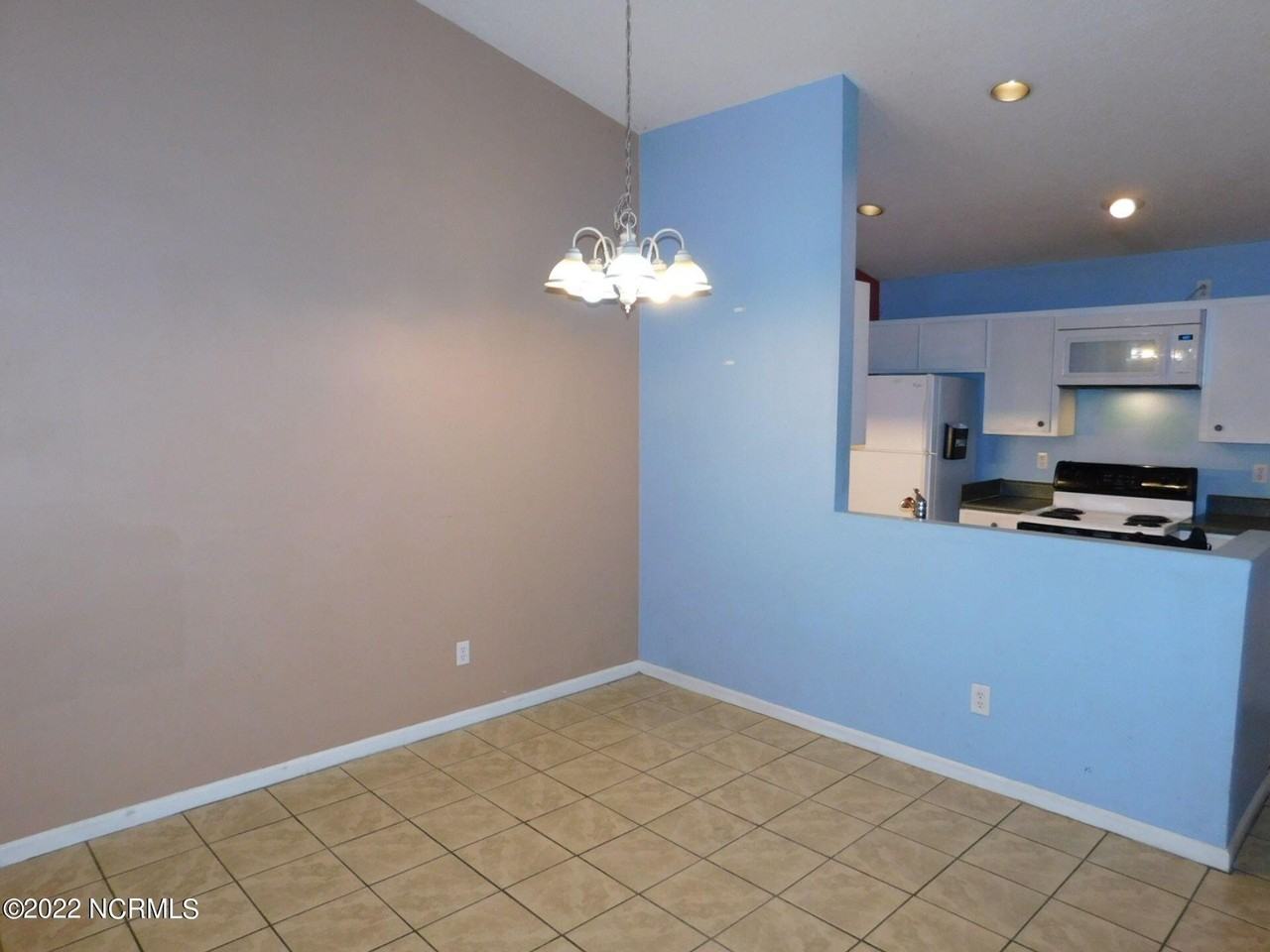 133 Village Ct - Photo 7 of 19