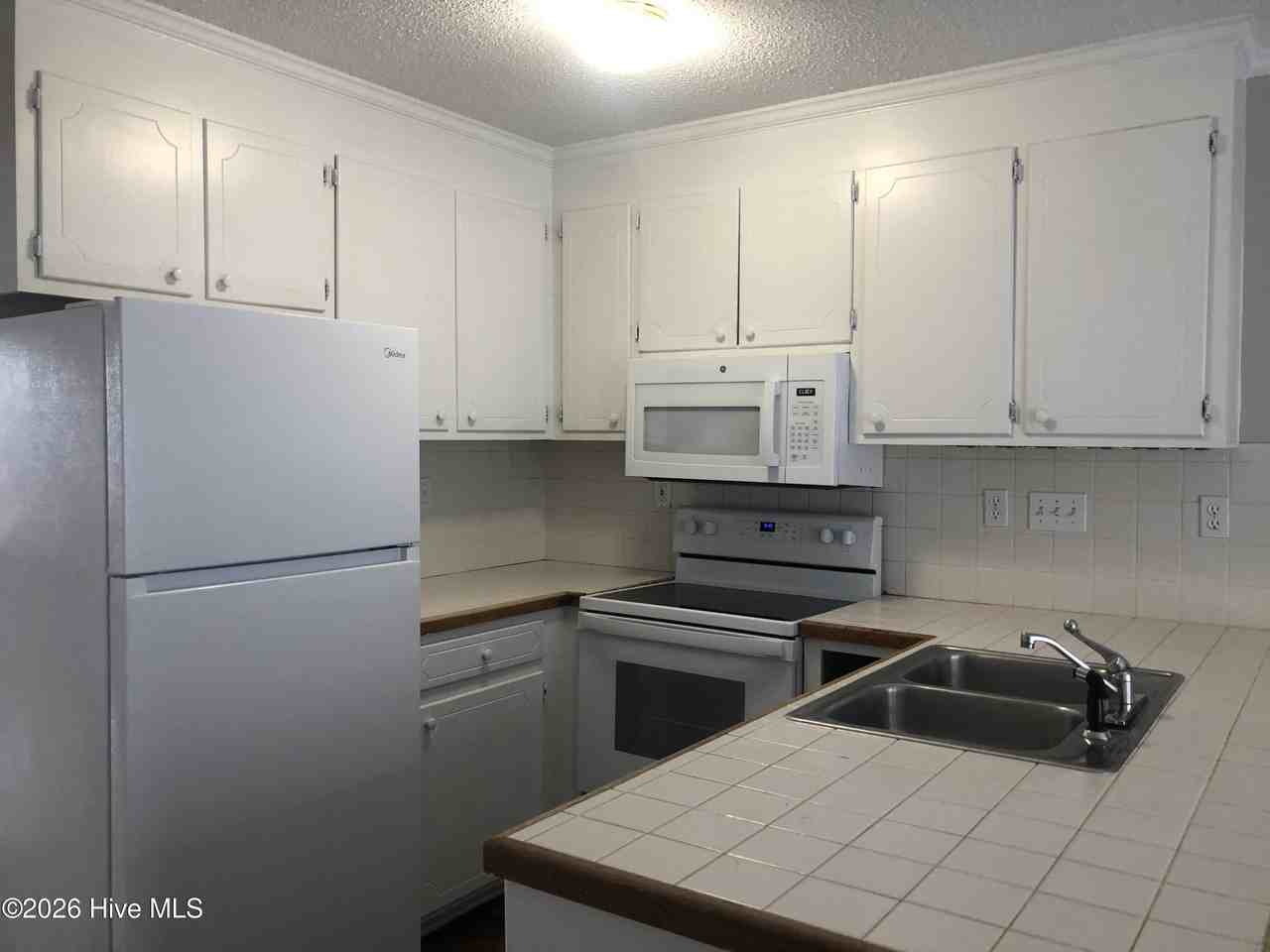 3816 Sterling Pointe Dr - Photo 3 of 8