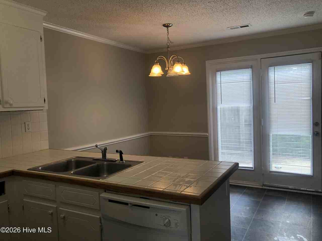 3816 Sterling Pointe Dr - Photo 4 of 8