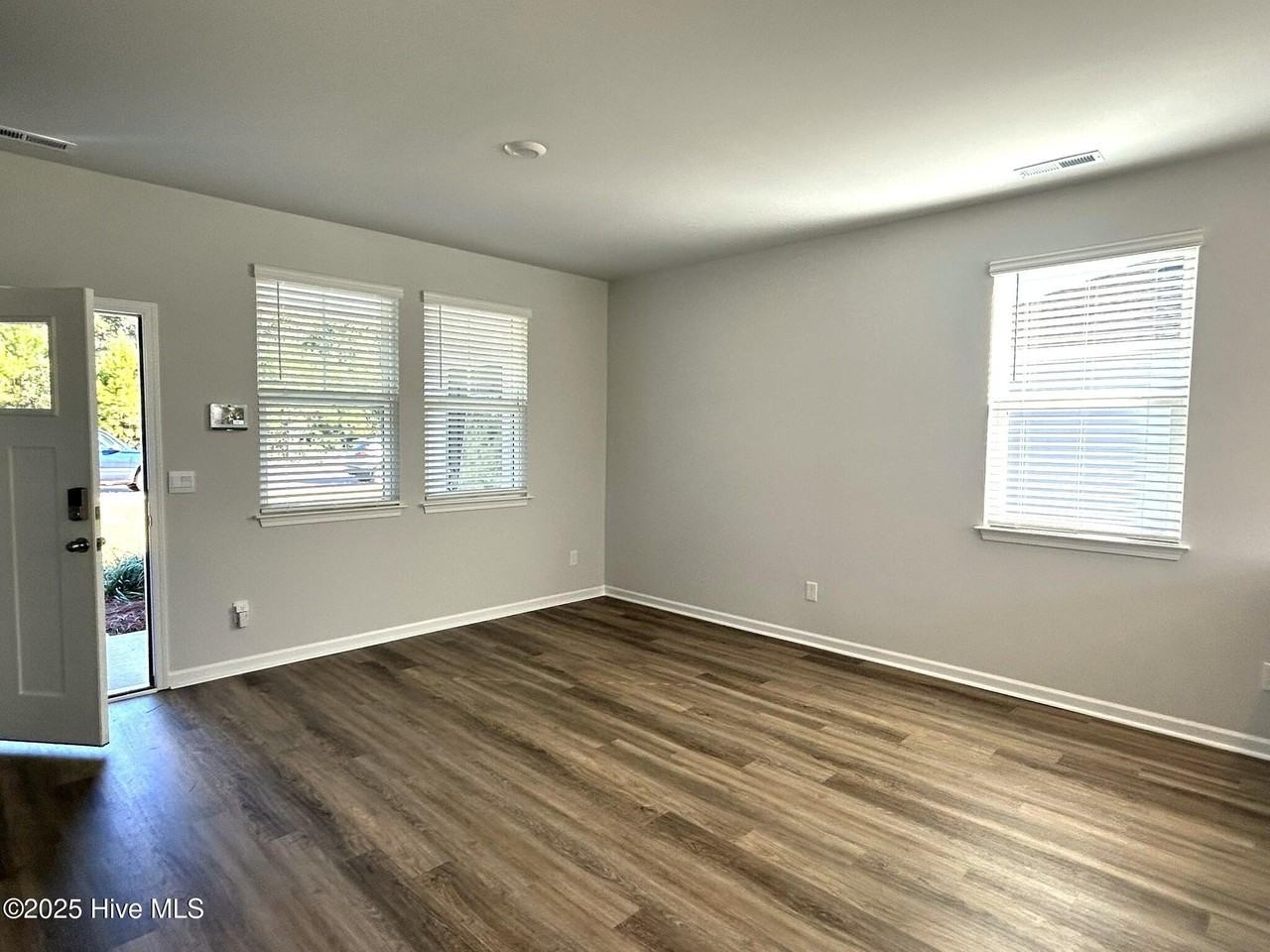 300 N Atlantic Ave - Photo 3 of 27