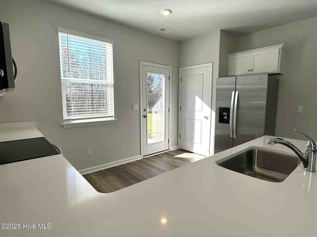 300 N Atlantic Ave - Photo 4 of 27