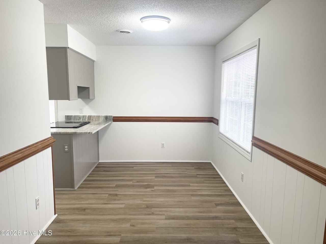 209 Oakwood Ln - Photo 4 of 16