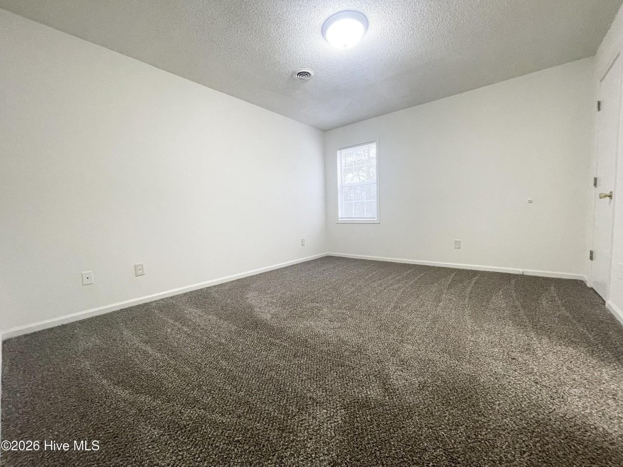 209 Oakwood Ln - Photo 7 of 16