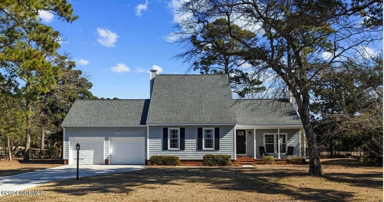 105 Oak Dr - Photo 2 of 10