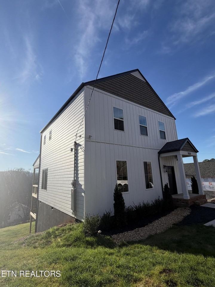 1626 Rugby Ave - Photo 2 of 28