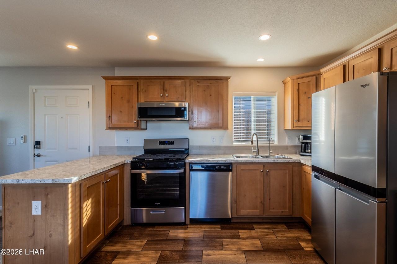 3125 Lake Dr - Photo 4 of 22