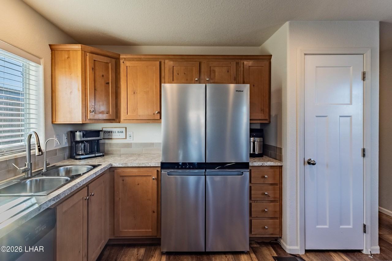 3125 Lake Dr - Photo 5 of 22