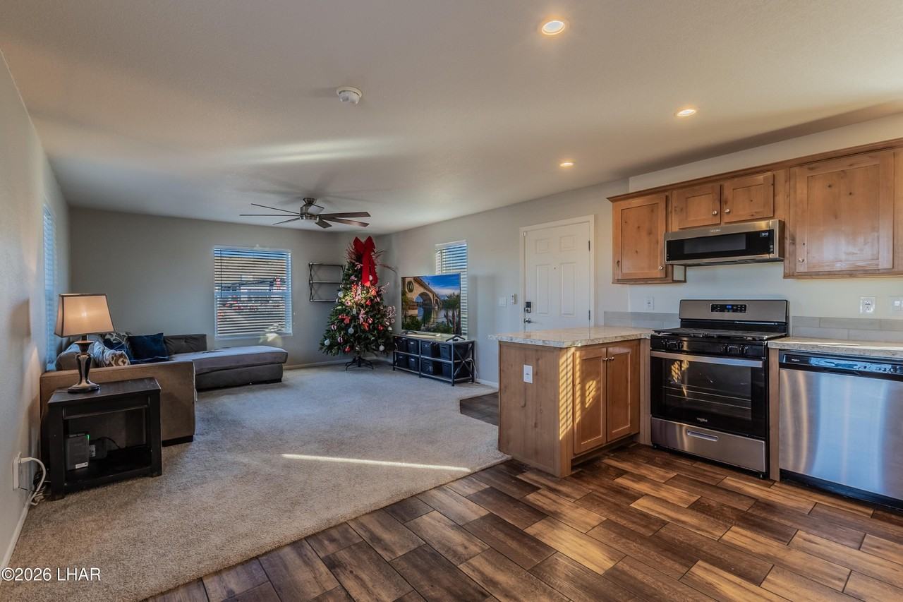 3125 Lake Dr - Photo 6 of 22