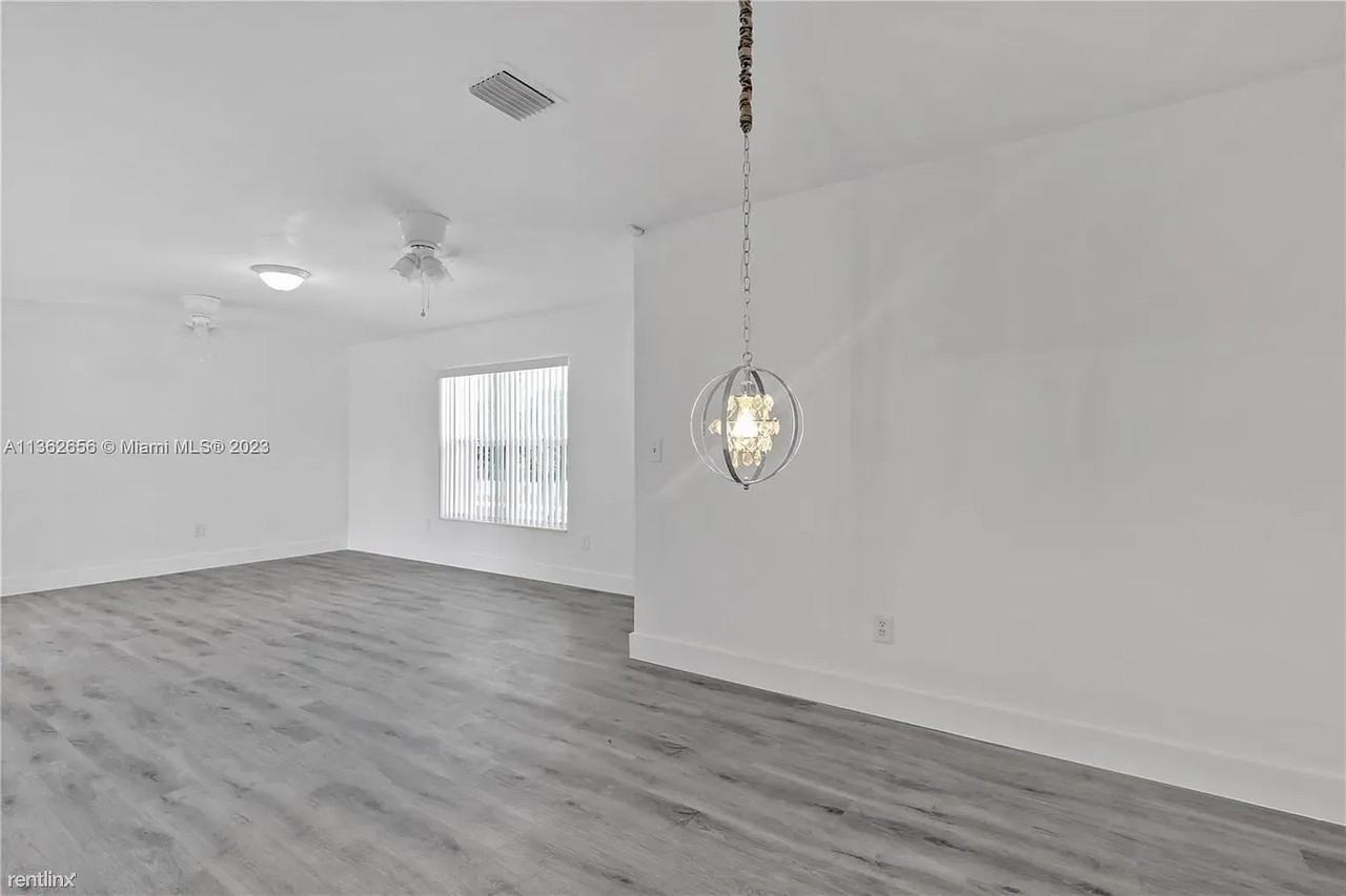 5212 Sw 128th Ave - Photo 2 of 5