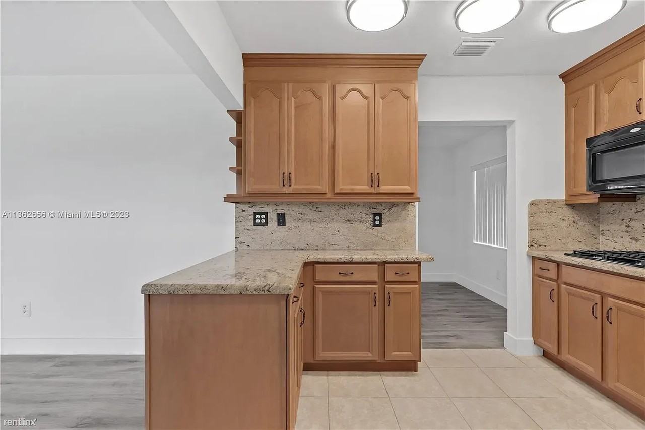 5212 Sw 128th Ave - Photo 3 of 5