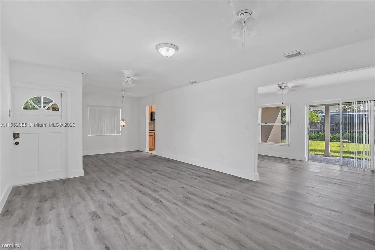 5212 Sw 128th Ave - Photo 4 of 5